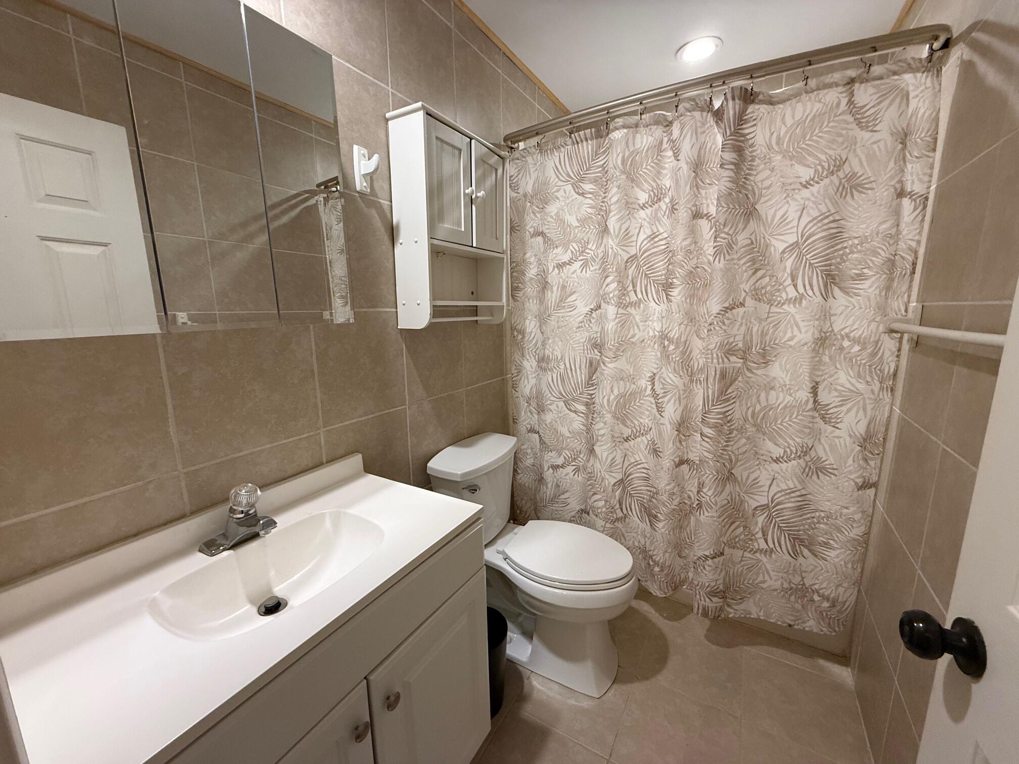 105 Arbor Lane McCormick, SC 29835 - Photo 15 of 24 Guest Bath