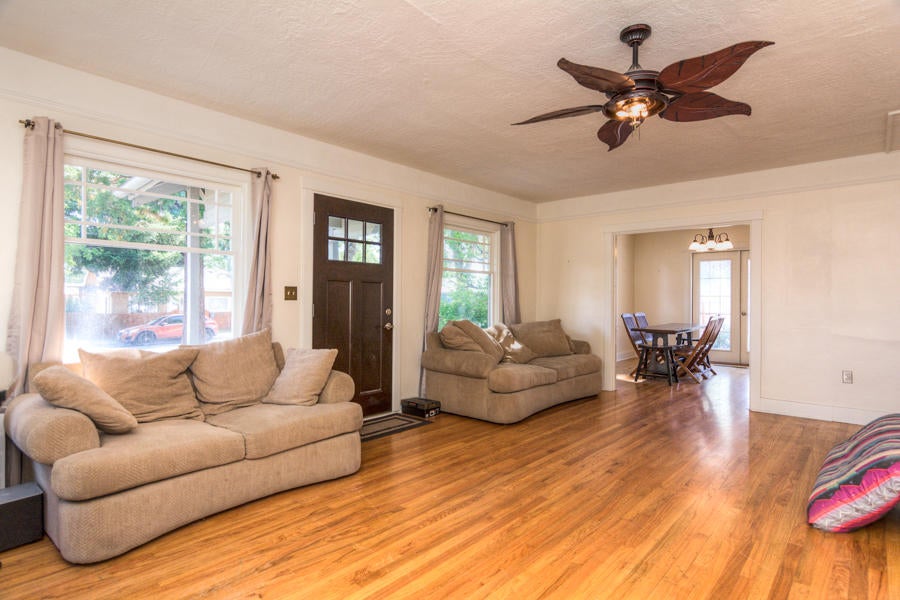 607 Southwest 12th Street Redmond, OR 97756 - Photo 8 of 24 12th St SW 607 (8 of 24)