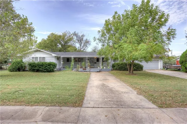 $183,999 | 2205 Lincoln Avenue, Baxter Springs, KS 66713