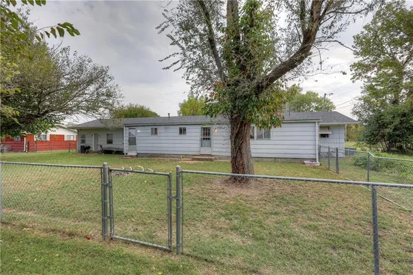 $181,999 | 2205 Lincoln Avenue, Baxter Springs, KS 66713