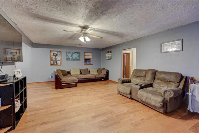 $183,999 | 2205 Lincoln Avenue, Baxter Springs, KS 66713