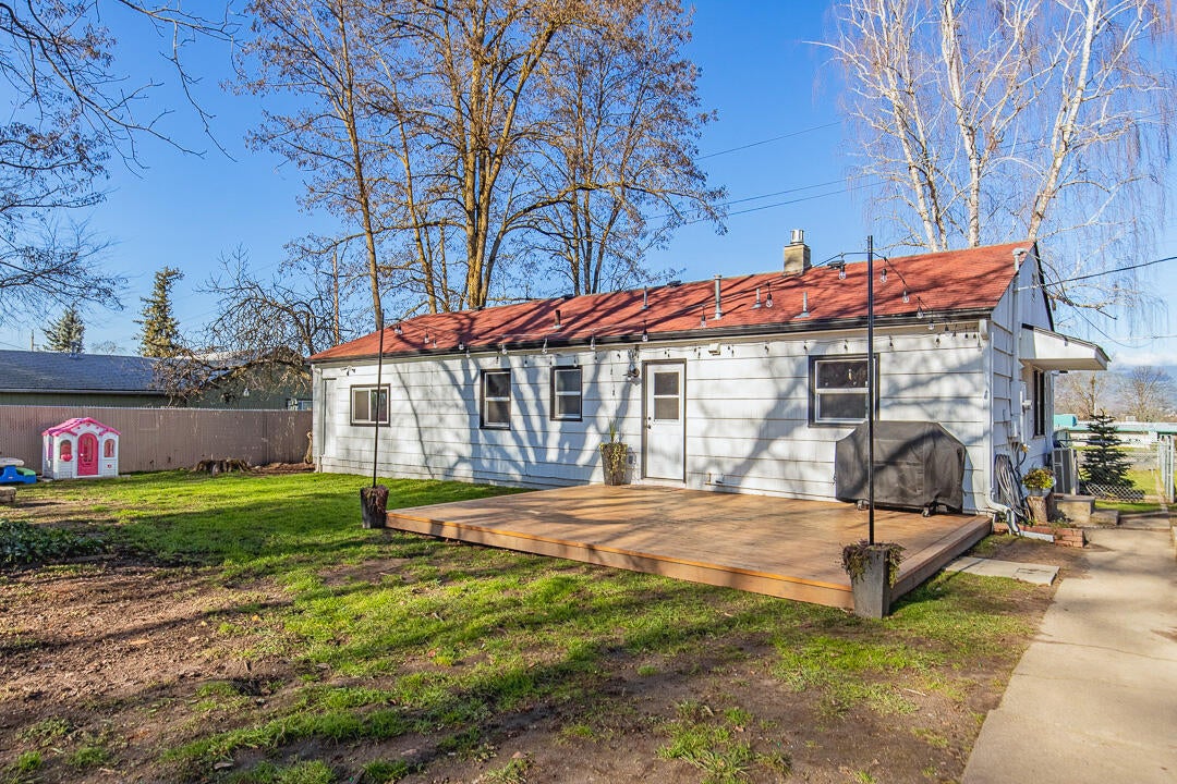 321 West Harbeck Road Grants Pass, OR 97527 - Photo 17 of 21 321WHarbeck-21
