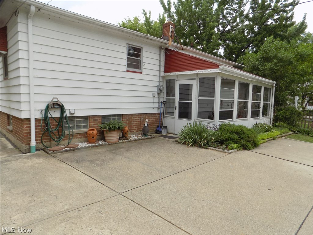 4914 Snow Road Cleveland, OH 44134 - Photo 21 of 25 Sunroom