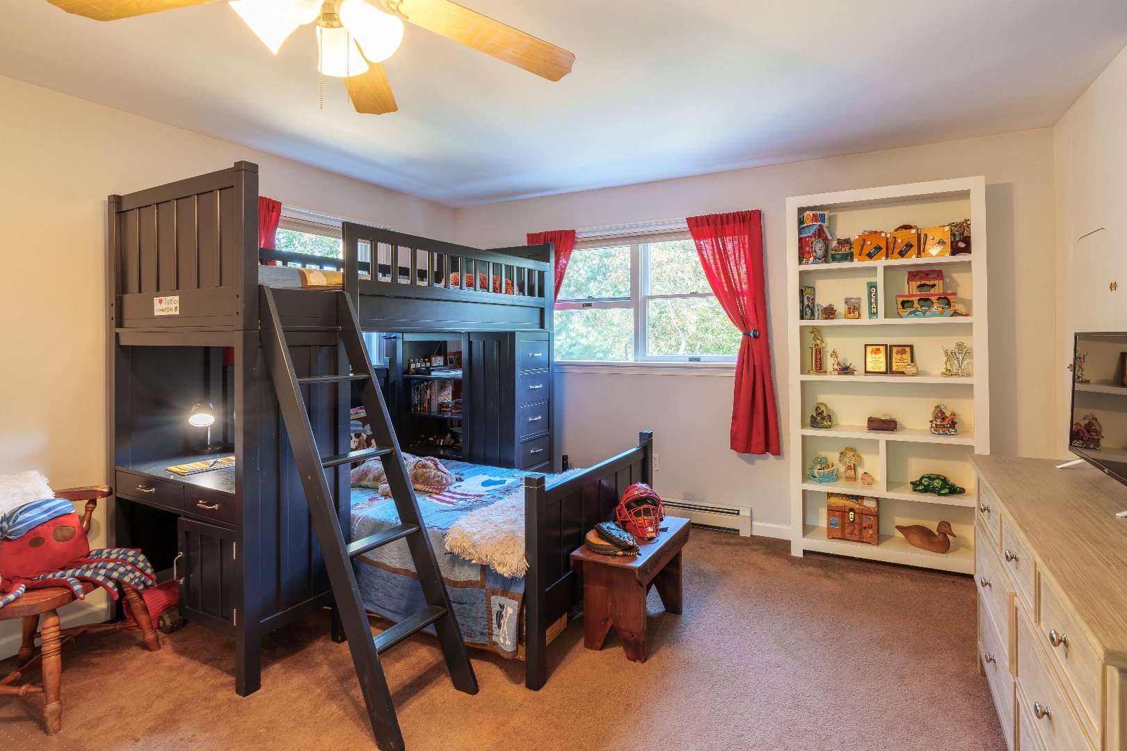 18 Cormorant Circle Edgartown, MA 02539 - Photo 16 of 42 a workspace room with furniture