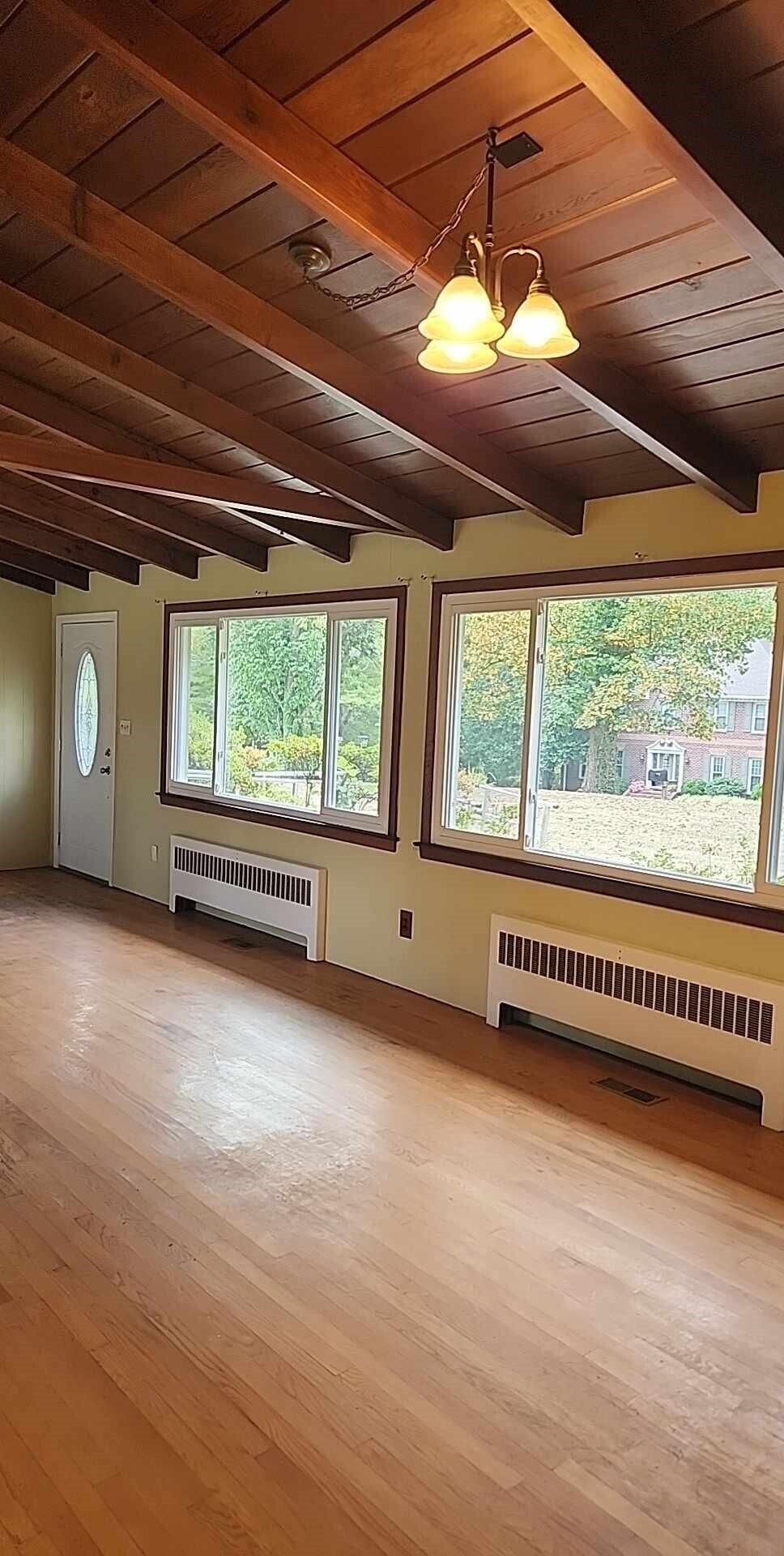 6239 North Barrens Road Roanoke, VA 24019 - Photo 5 of 26 Dining Area with Lots of Windows!