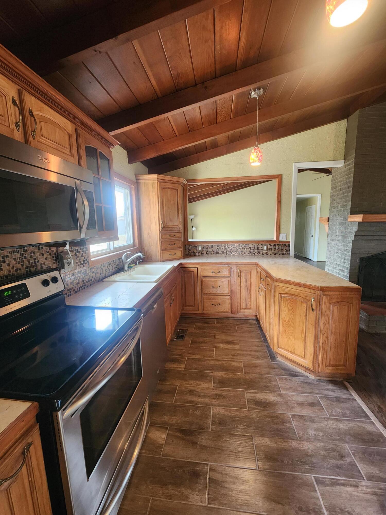 6239 North Barrens Road Roanoke, VA 24019 - Photo 8 of 26 Kitchen