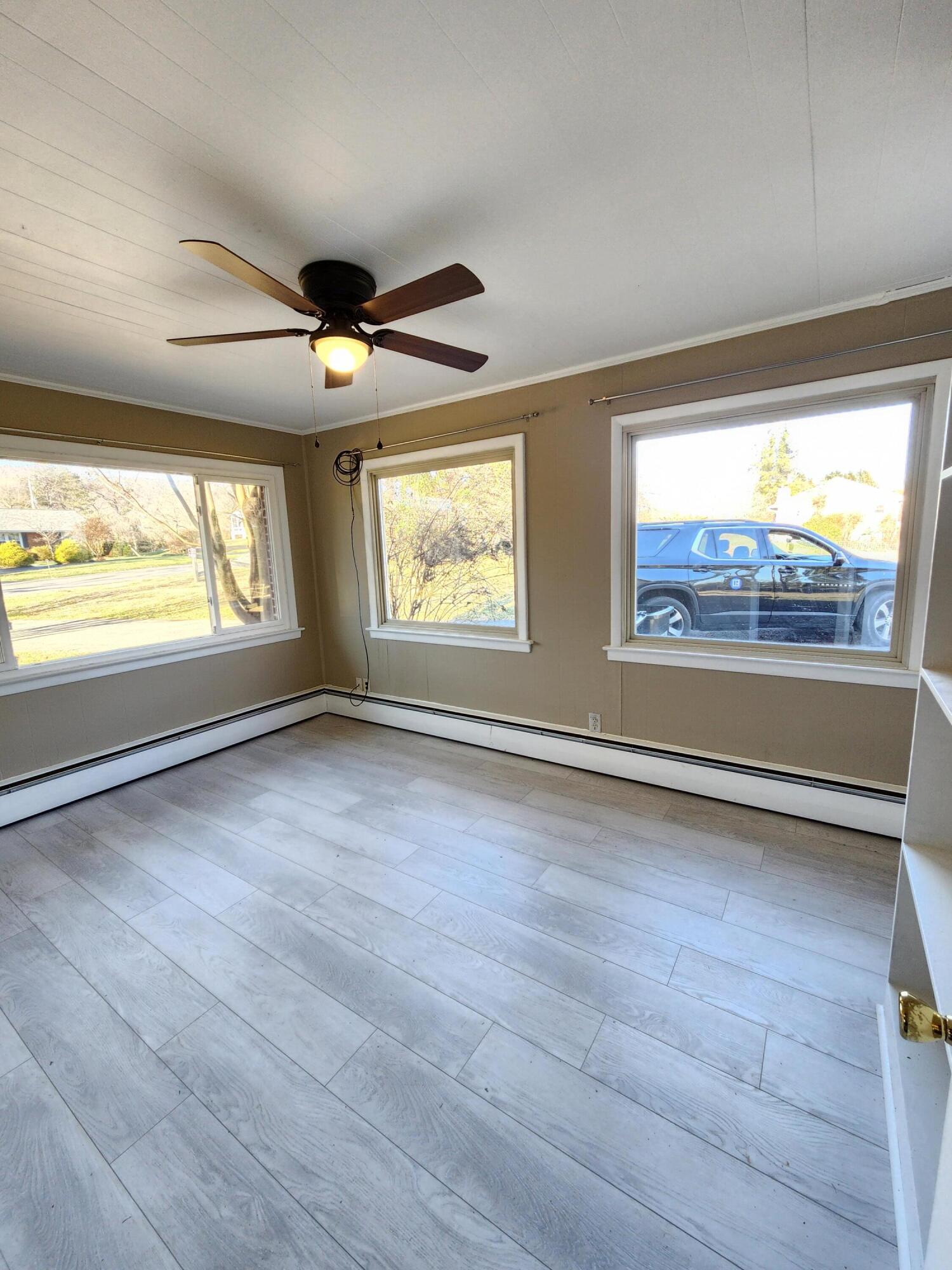 6239 North Barrens Road Roanoke, VA 24019 - Photo 10 of 26 Bedroom or Bonus Sun Room