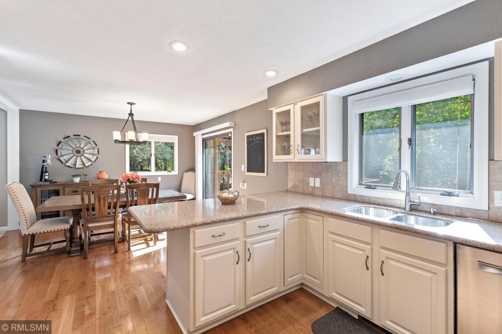 5215 Baker Road Minnetonka, MN 55343 - Photo 4 of 24