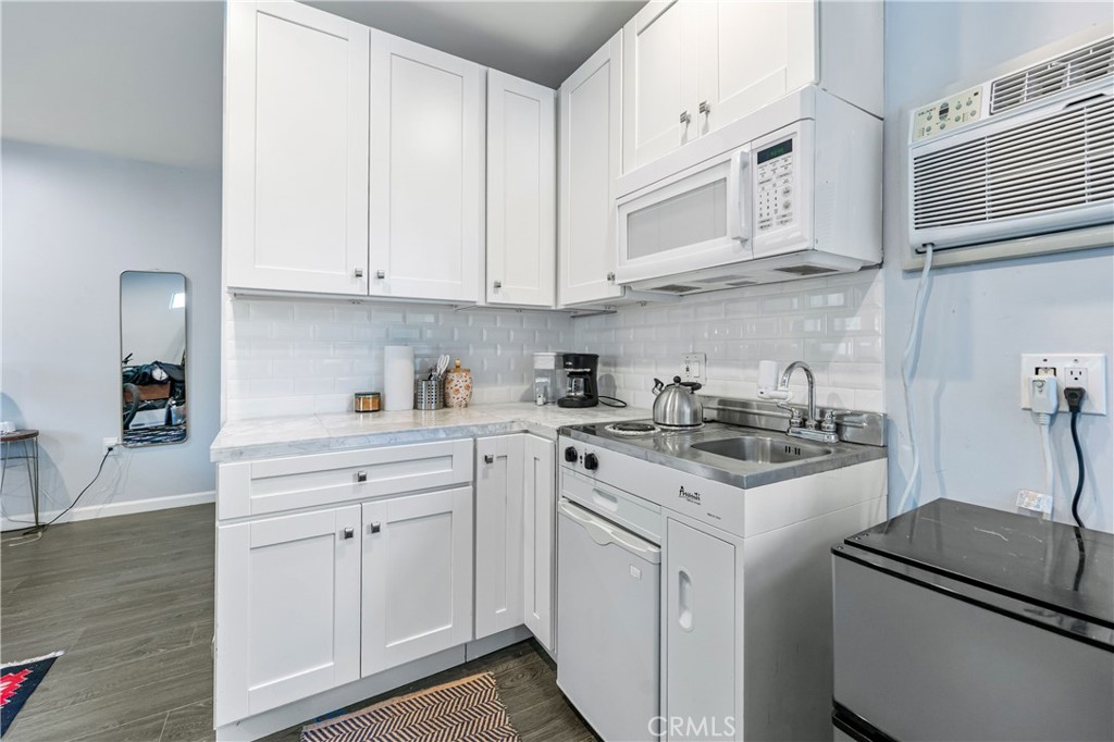 16762 Otsego Street Encino, CA 91436 - Photo 44 of 54 Downstairs ADU kitchen an kitchenette