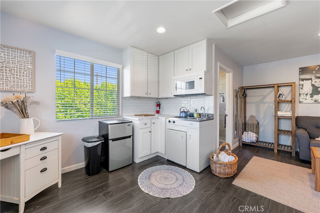 16762 Otsego Street Encino, CA 91436 - Photo 48 of 54 Upstairs ADU with small fridge and kitchenette