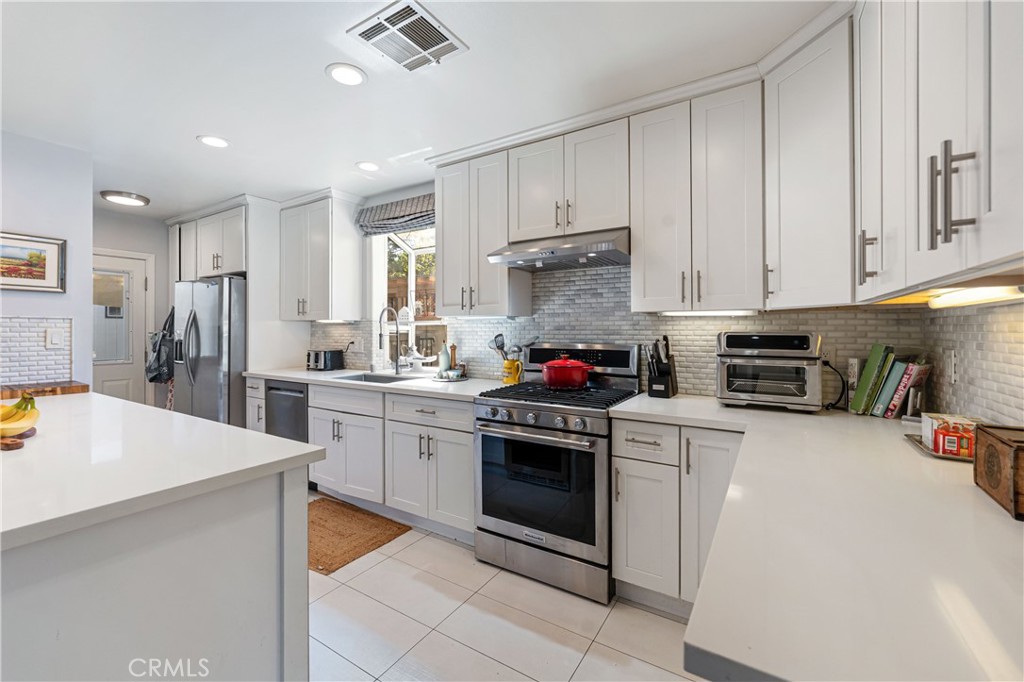 16762 Otsego Street Encino, CA 91436 - Photo 8 of 54 Gorgeous Chef's kitchen