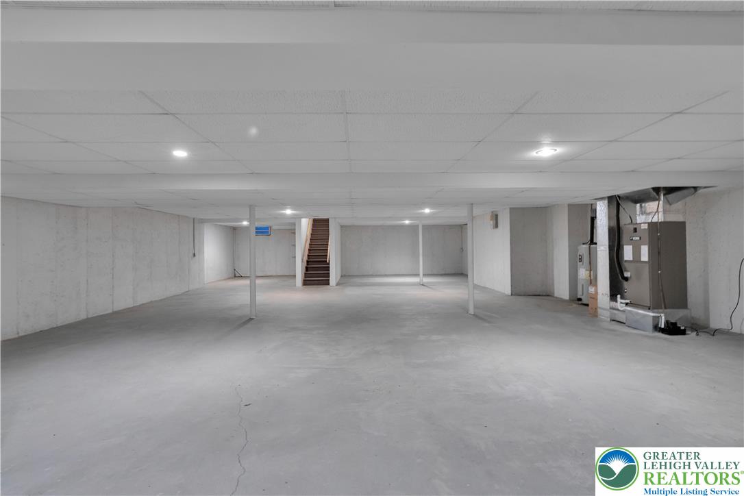 239 North 36th Street Allentown, PA 18104 - Photo 36 of 38 a view of a big room with closet