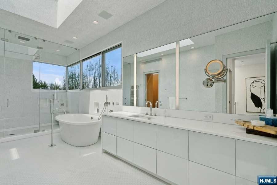 532 Winthrop Road Teaneck, NJ 07666 - Photo 14 of 42