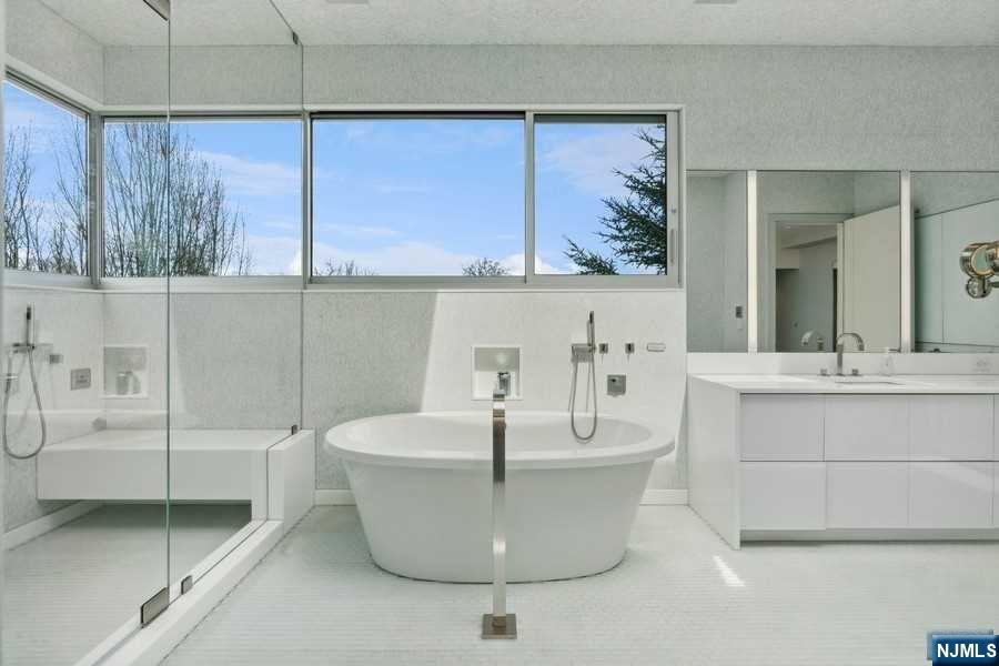 532 Winthrop Road Teaneck, NJ 07666 - Photo 15 of 42