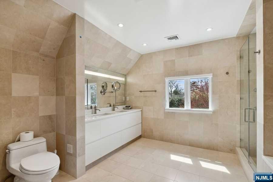 532 Winthrop Road Teaneck, NJ 07666 - Photo 16 of 42