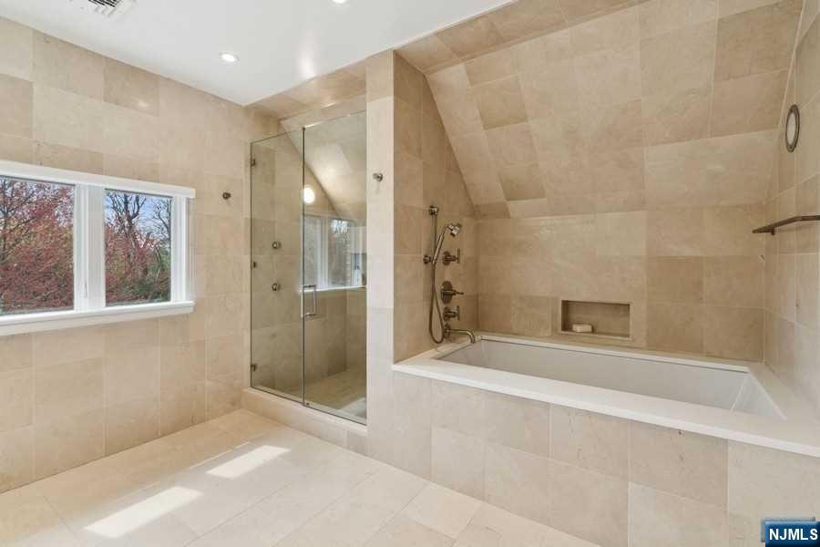 532 Winthrop Road Teaneck, NJ 07666 - Photo 17 of 42