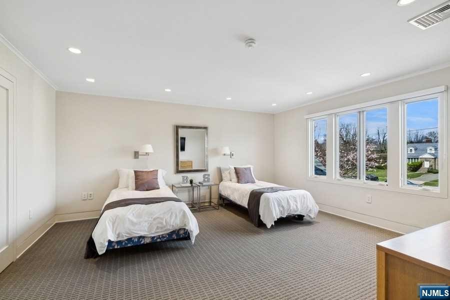 532 Winthrop Road Teaneck, NJ 07666 - Photo 18 of 42