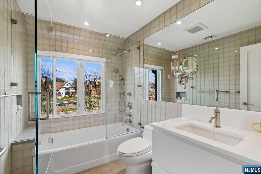 532 Winthrop Road Teaneck, NJ 07666 - Photo 19 of 42