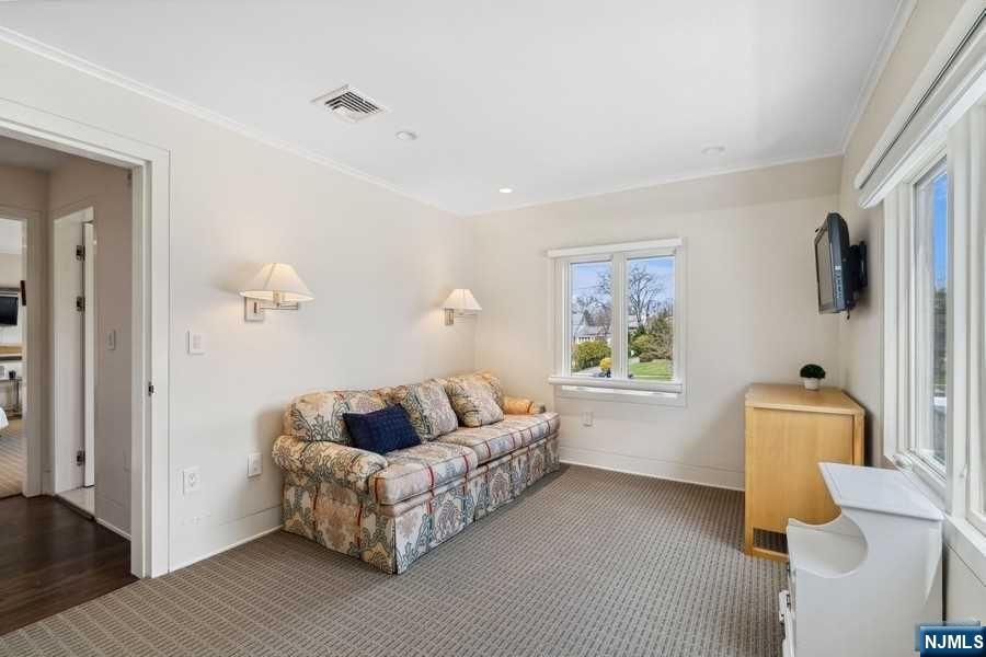 532 Winthrop Road Teaneck, NJ 07666 - Photo 22 of 42