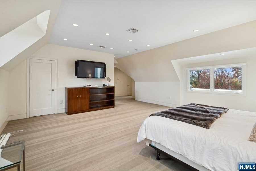 532 Winthrop Road Teaneck, NJ 07666 - Photo 24 of 42