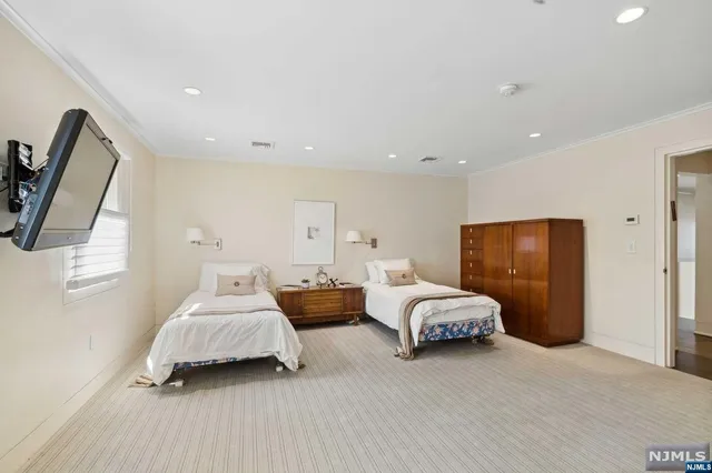 $5,200,000 | 532 Winthrop Road, Teaneck, NJ 07666