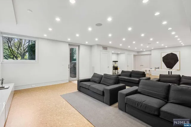 $5,200,000 | 532 Winthrop Road, Teaneck, NJ 07666