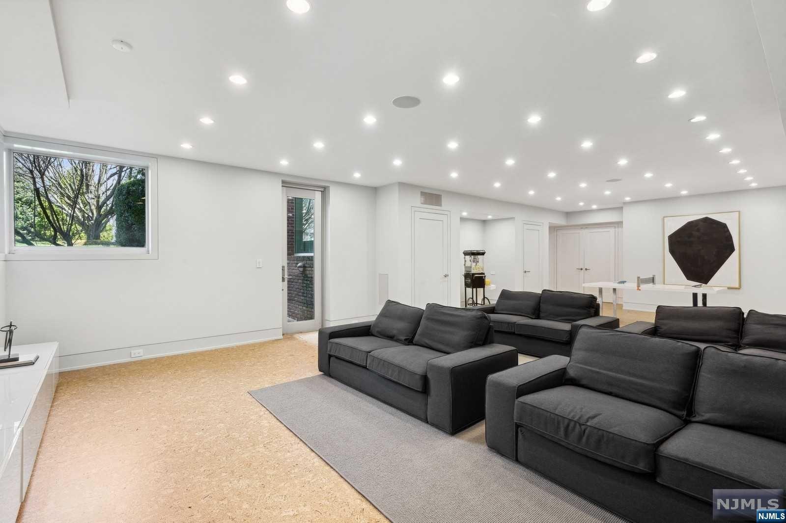 532 Winthrop Road Teaneck, NJ 07666 - Photo 28 of 42