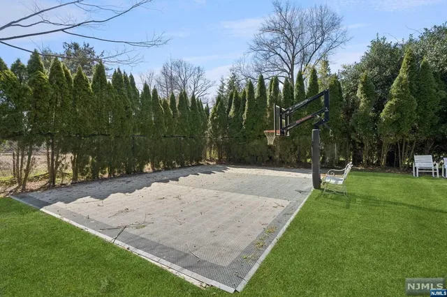 $5,200,000 | 532 Winthrop Road, Teaneck, NJ 07666