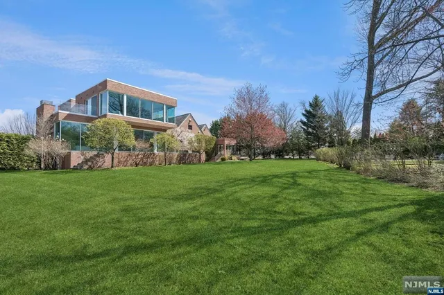 $5,200,000 | 532 Winthrop Road, Teaneck, NJ 07666