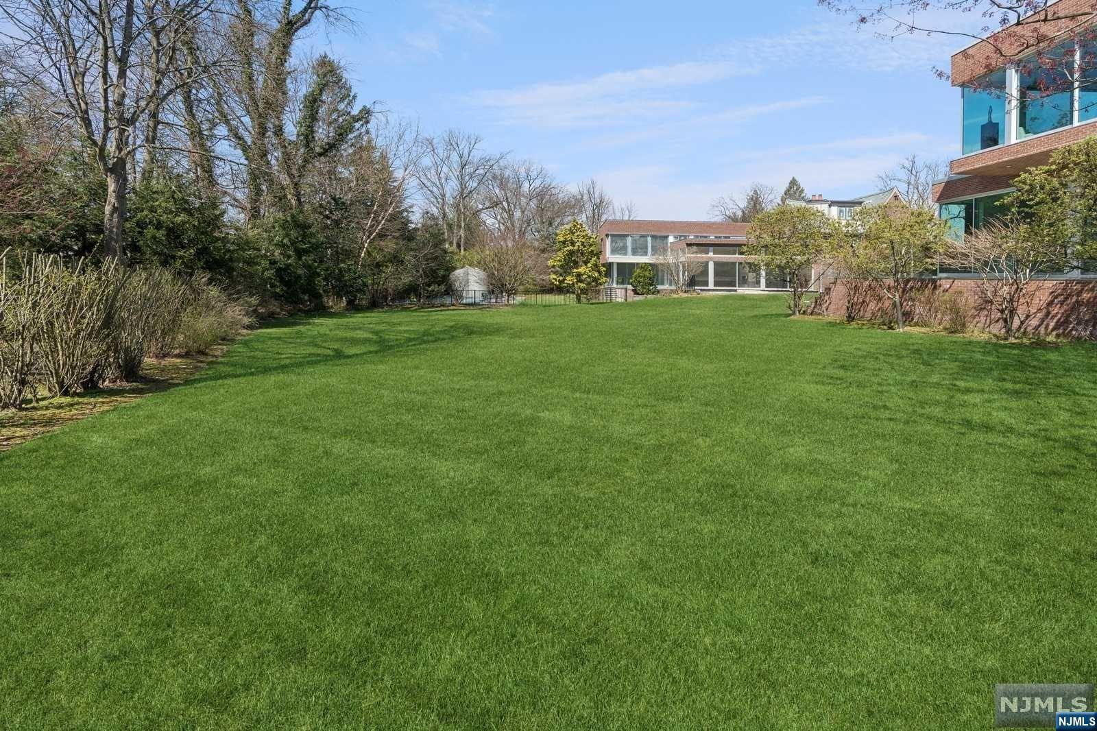 532 Winthrop Road Teaneck, NJ 07666 - Photo 36 of 42