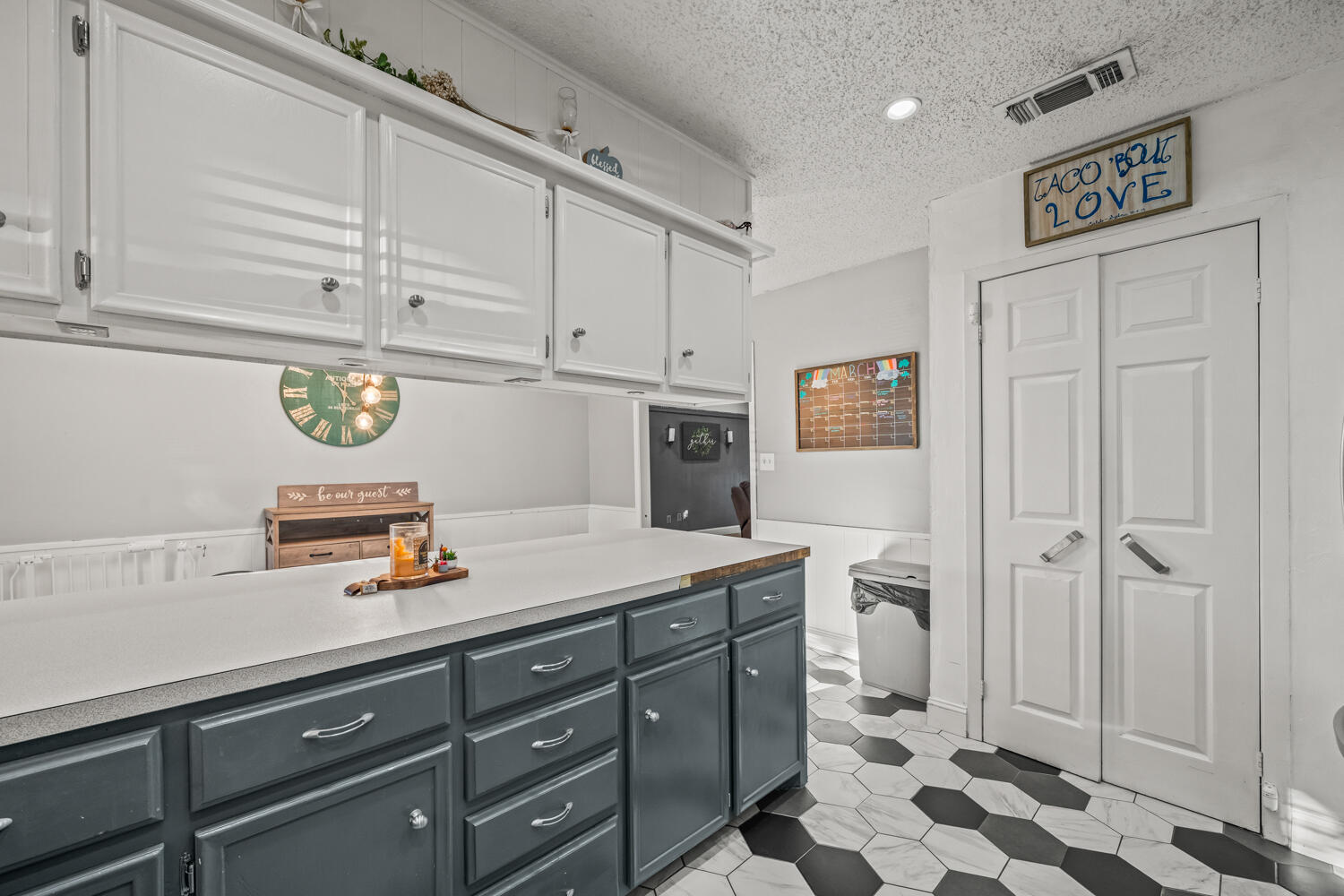 8012 Raleigh Avenue Lubbock, TX 79424 - Photo 12 of 30 8012 Raleigh-27