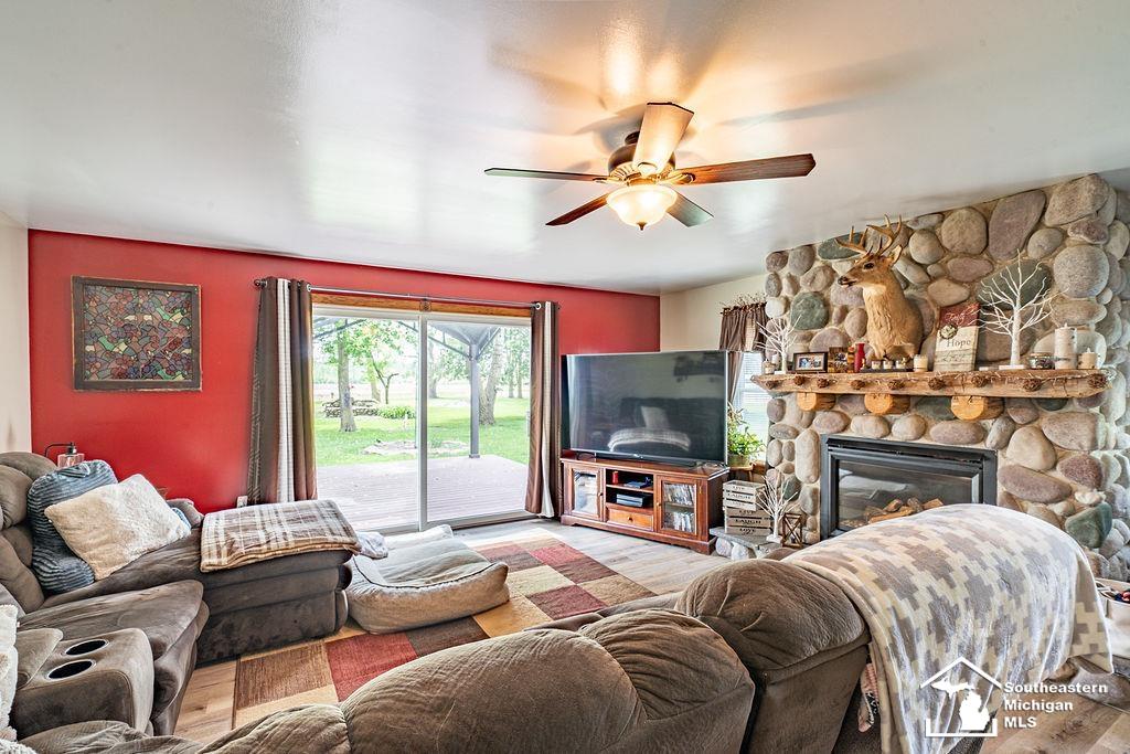 1584 East Newburg Road Carleton, MI 48117 - Photo 16 of 36 50208815-2be8acfd-e129-4262-9655-3cf43c48f7c4.JPG