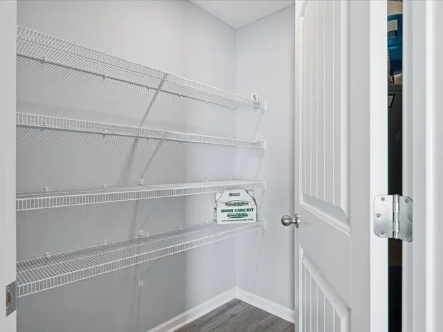 an empty room with closet and a ceiling fan