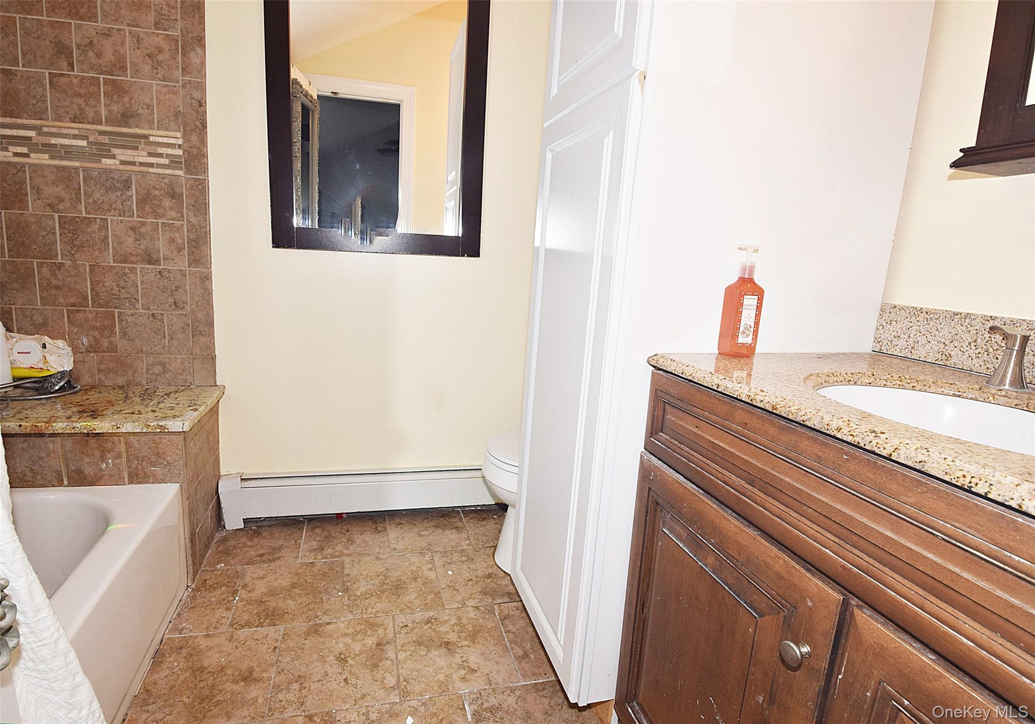130 Winganhauppauge Road Islip, NY 11751 - Photo 17 of 44 Ensuite