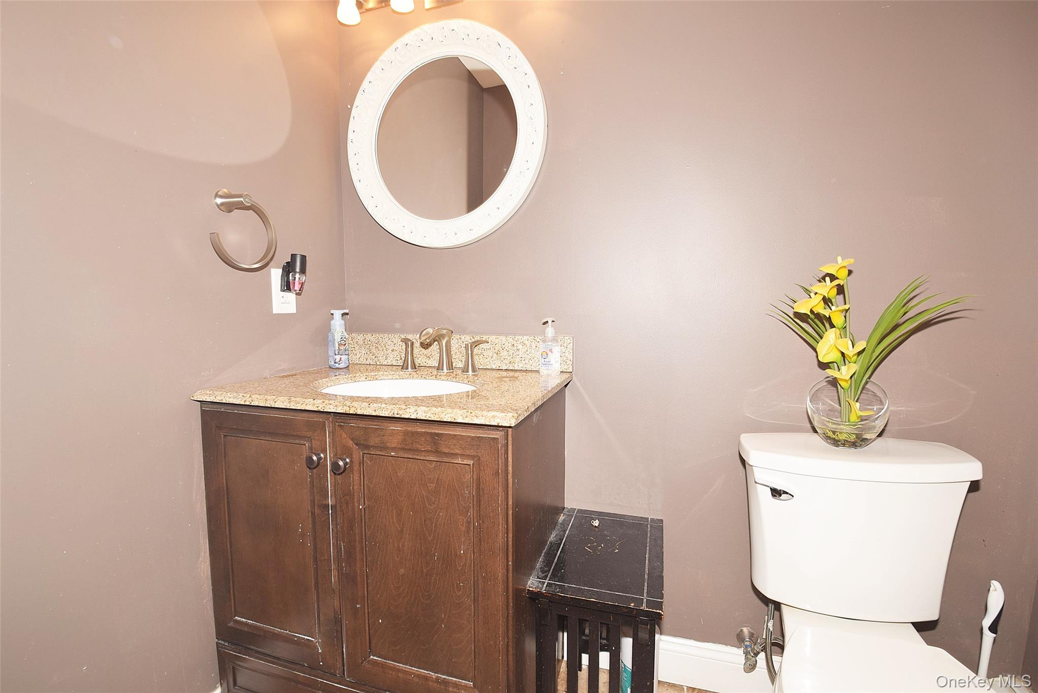 130 Winganhauppauge Road Islip, NY 11751 - Photo 10 of 44 1/2 bath