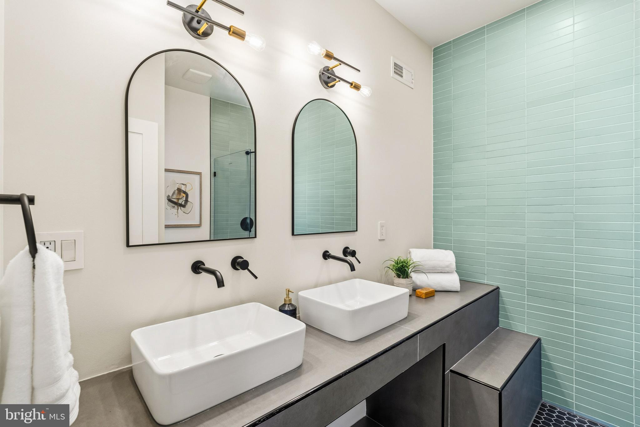 1906 South 10th Street Philadelphia, PA 19148 - Photo 31 of 51