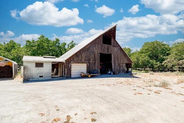 a view of a house with snow in the yard