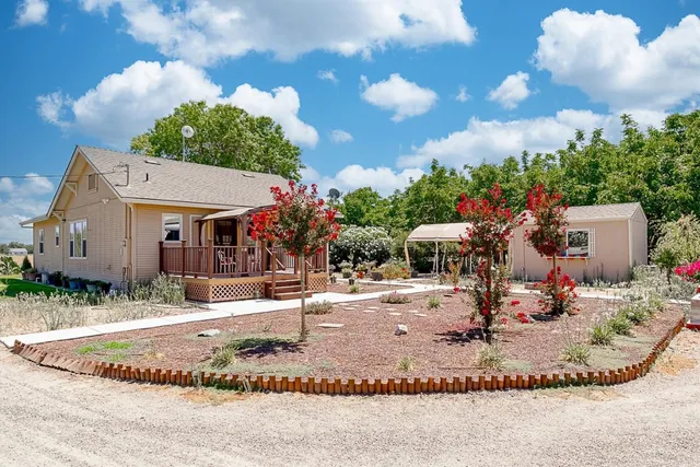 a view of a house with basketball court
