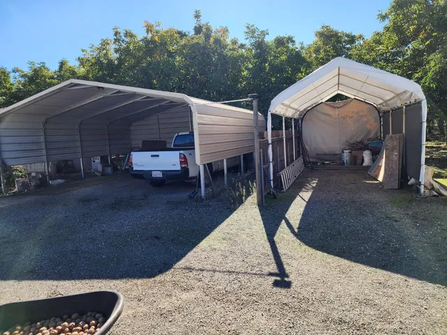 a view of a house with backyard