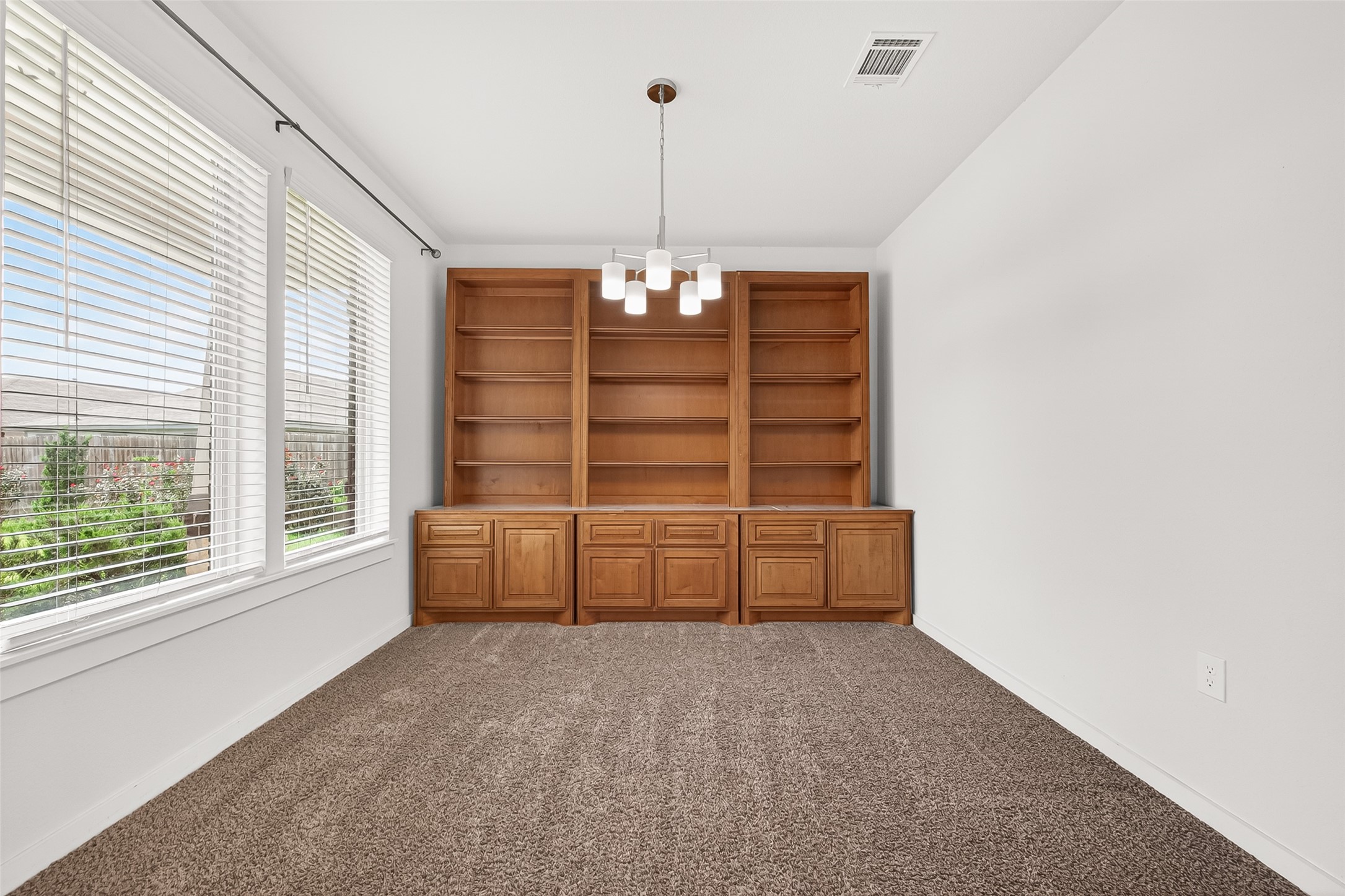 6803 Alamitos Court Rosharon, TX 77583 - Photo 7 of 48