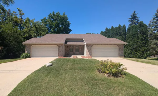 $445,000 | 2837 St Anthony Drive, Green Bay, WI 54311