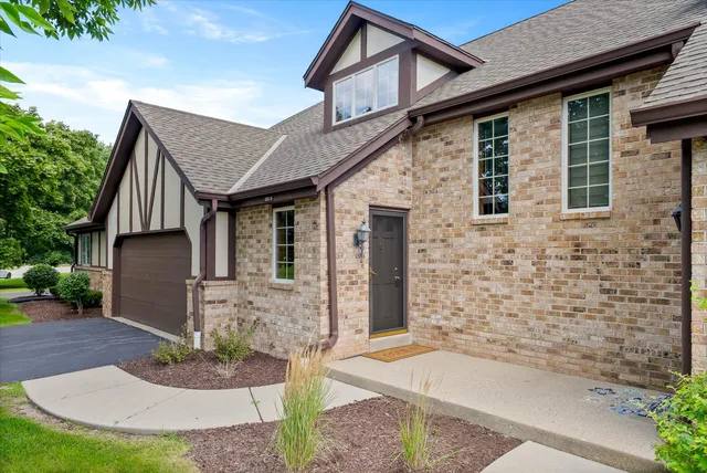 $399,900 | 920 Oakwood Lane, Unit B, Brookfield, WI 53045
