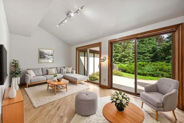 $399,900 | 920 Oakwood Lane, Unit B, Brookfield, WI 53045