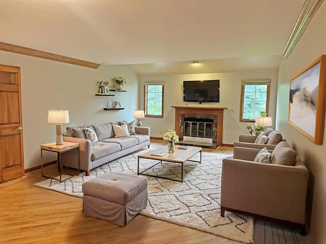 $399,900 | 920 Oakwood Lane, Unit B, Brookfield, WI 53045