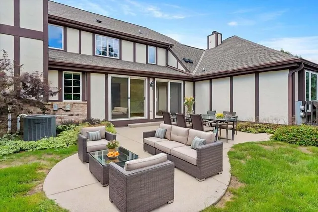 $399,900 | 920 Oakwood Lane, Unit B, Brookfield, WI 53045