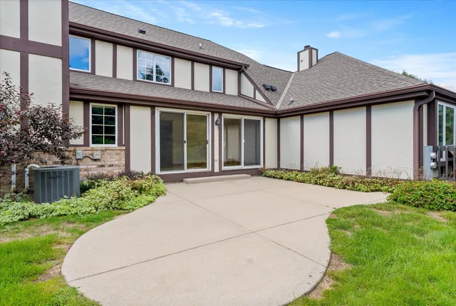 $399,900 | 920 Oakwood Lane, Unit B, Brookfield, WI 53045