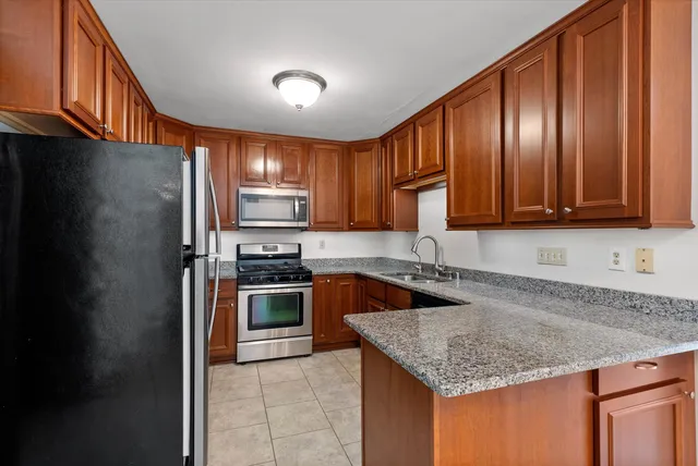 $399,900 | 920 Oakwood Lane, Unit B, Brookfield, WI 53045