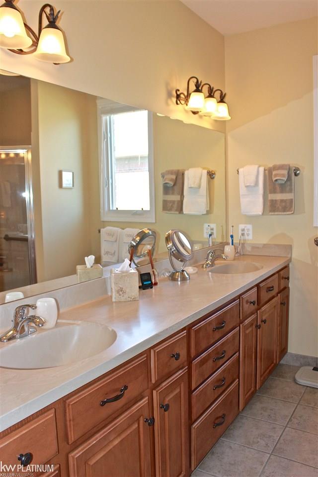 1796 Mackwood Road Rochester, MI 48307 - Photo 35 of 57 31317518-34.JPG