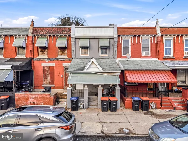 a car parked in front of a building