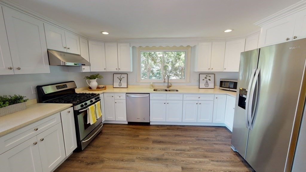28 Chelmsford Road Bedford, MA 01730 - Photo 6 of 34 Gallery Image 6
